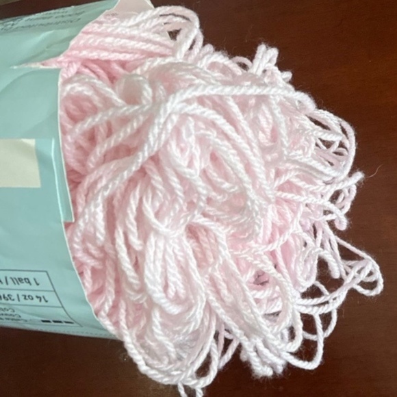 Pink yarn (Left over) - Picture 4 of 6